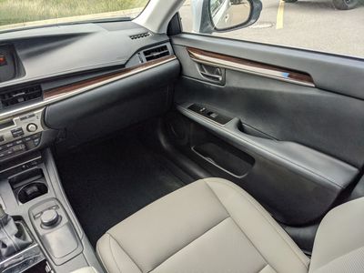 2017 Lexus ES - Photo 15