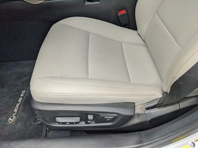 2017 Lexus ES - Photo 18