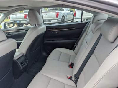 2017 Lexus ES - Photo 16