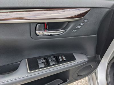 2017 Lexus ES - Photo 17