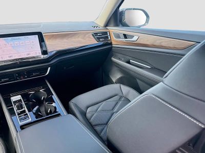 2026 Volkswagen Atlas — photo 18 view