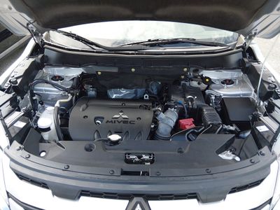 2024 Mitsubishi Outlander Sport — photo 9 view