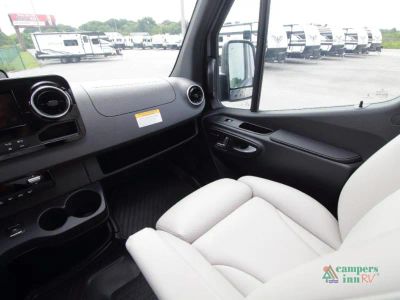 2027 Grech RV Strada-ion AWD — photo 31 view