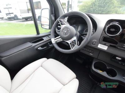2027 Grech RV Strada-ion AWD — photo 33 view