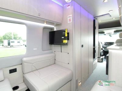 2027 Grech RV Strada-ion AWD — photo 8 view