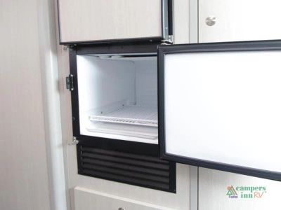 2027 Grech RV Strada-ion AWD — photo 13 view