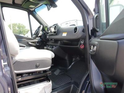 2027 Grech RV Strada-ion AWD — photo 43 view