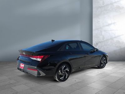 2025 Hyundai Elantra - Photo 5