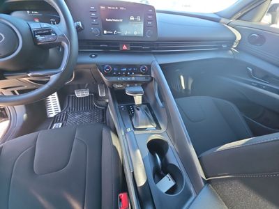 2025 Hyundai Elantra - Photo 13