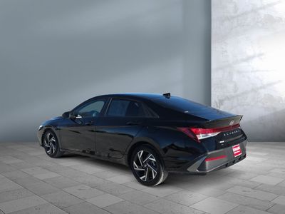 2025 Hyundai Elantra - Photo 4