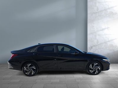 2025 Hyundai Elantra - Photo 8