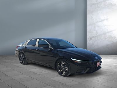 2025 Hyundai Elantra - Photo 2