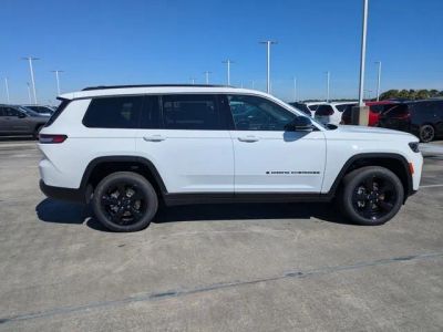 2026 Jeep Grand Cherokee — side profile view