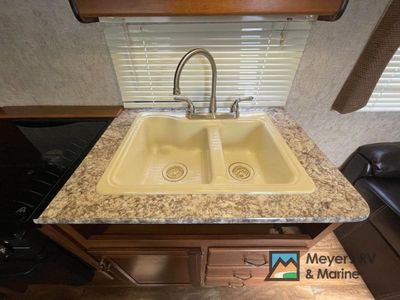 2017 Prime Time RV Avenger - Photo 10