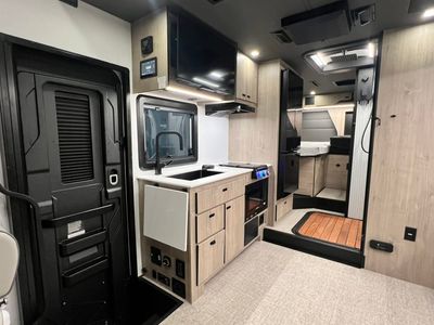 2026 Grand Design LINEAGE - Photo 6