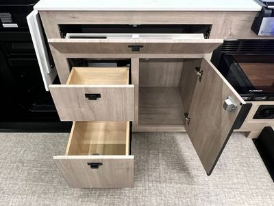 2026 Grand Design LINEAGE - Photo 11