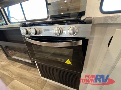 2026 Venture RV Stratus — photo 19 view