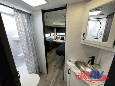 2026 Venture RV Stratus — photo 29 view