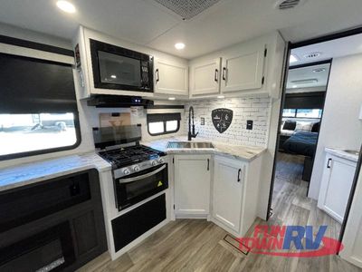 2026 Venture RV Stratus — photo 16 view
