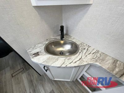 2026 Venture RV Stratus — photo 30 view