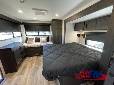 2026 Venture RV Stratus — photo 33 view
