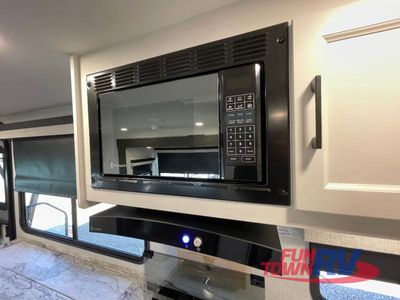 2026 Venture RV Stratus — photo 20 view
