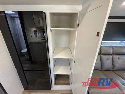 2026 Venture RV Stratus — photo 22 view