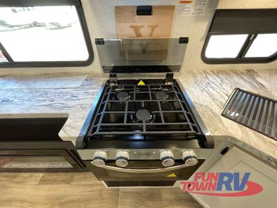2026 Venture RV Stratus — photo 18 view