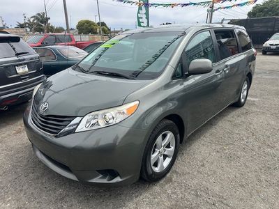 2012 Toyota Sienna - Photo 2