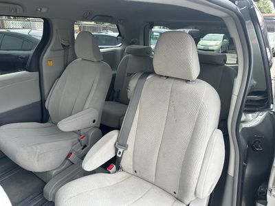 2012 Toyota Sienna - Photo 8
