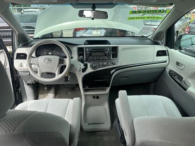2012 Toyota Sienna - Photo 9