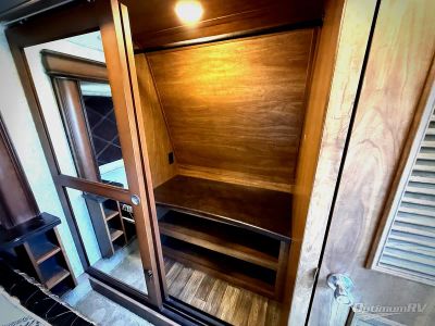 2016 Keystone Montana — photo 18 view