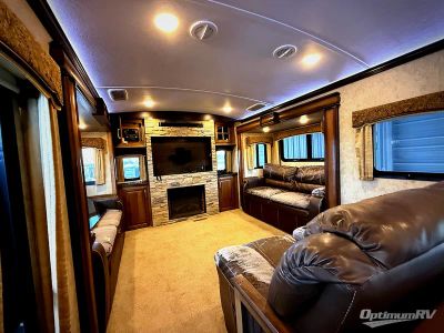 2016 Keystone Montana — photo 10 view