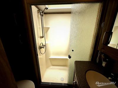 2016 Keystone Montana — photo 20 view