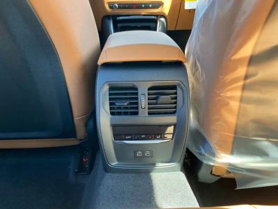 2026 BMW 3 Series — photo 8 view