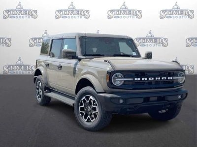 2026 Ford Bronco Outer Banks in Gray — front three-quarter view