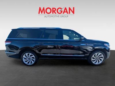 2023 Lincoln Navigator L — side profile view