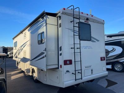 2018 Winnebago Vista - Photo 4