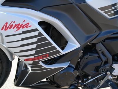 2026 Kawasaki Ninja 650 ABS - Photo 9