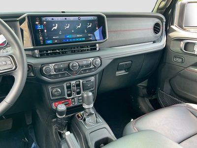 2025 Jeep Wrangler - Photo 23
