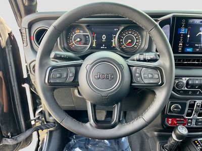 2025 Jeep Wrangler - Photo 11
