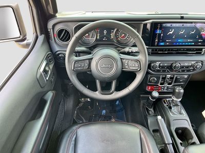 2025 Jeep Wrangler - Photo 22