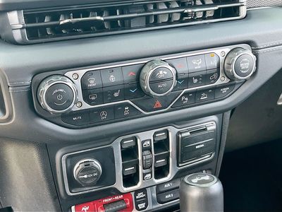 2025 Jeep Wrangler - Photo 16
