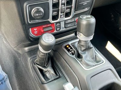 2025 Jeep Wrangler - Photo 17