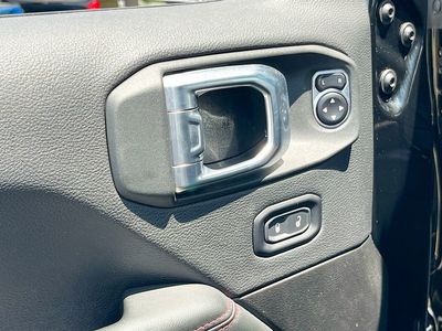 2025 Jeep Wrangler - Photo 18