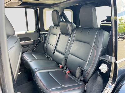 2025 Jeep Wrangler - Photo 24