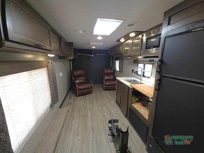 2019 Forest River Cherokee Grey Wolf — photo 15 view