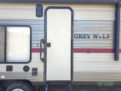 2019 Forest River Cherokee Grey Wolf — photo 10 view