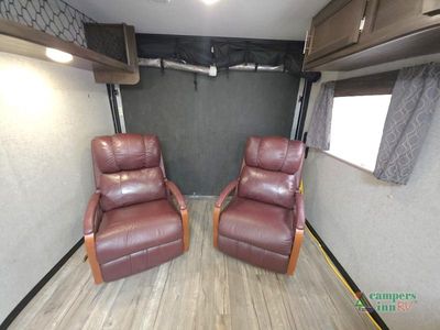 2019 Forest River Cherokee Grey Wolf — photo 33 view