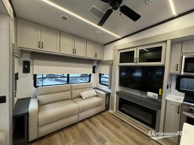 2025 Palomino Columbus - Photo 6